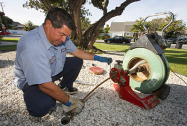 Daly City plumber cleans a drain with a power snake